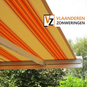Afbeelding: Knikarmscherm oranje/geel gestreept balkon
