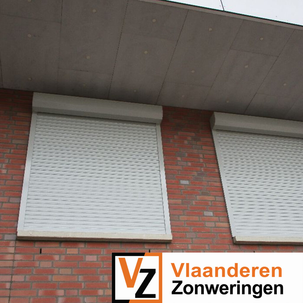 Rolluiken Plus- Vlijmen Rolluik Plus, witte ombouw en pantser. Op maat gemaakt door Vlaanderen Zonweringen.
Vlijmen, regio Den Bosch