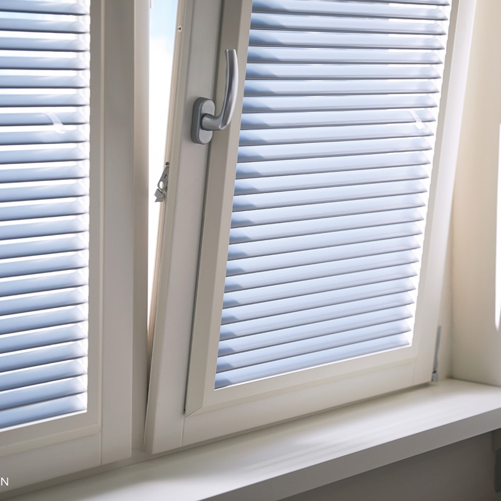 Kiep-kantelramen met shutters in frame - KeJe