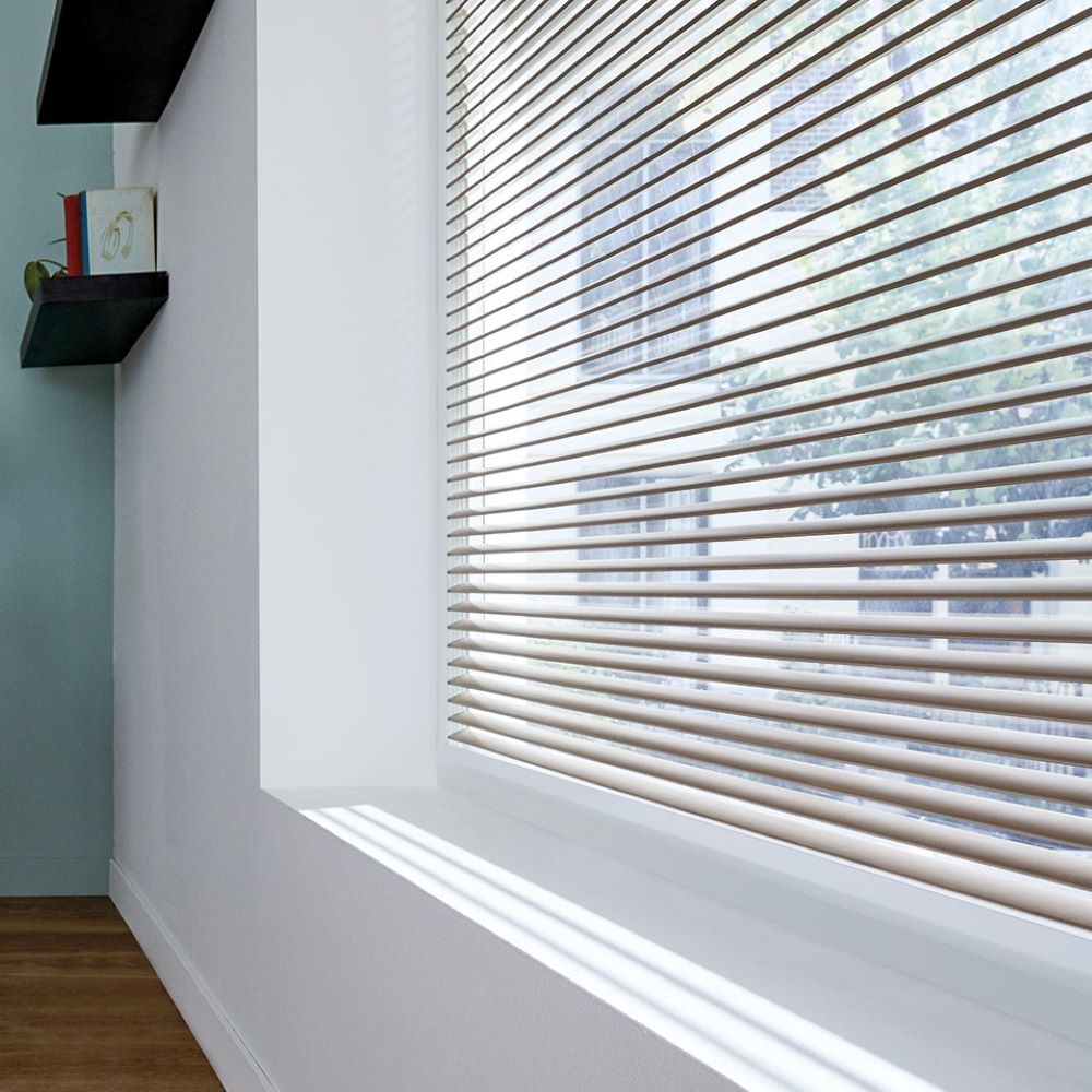 Kunststof kozijn met shutters in frame - KeJe