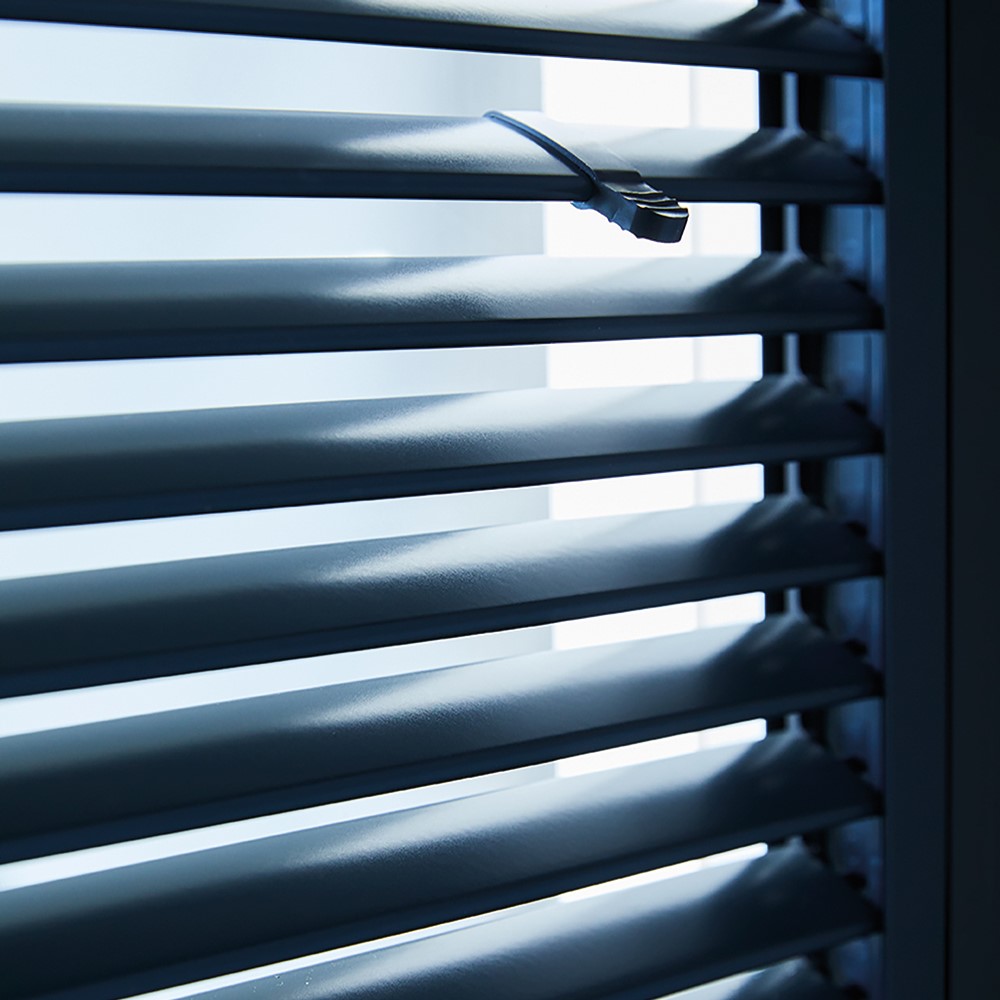 Kiep-kantelraam met shutters in frame - KeJe