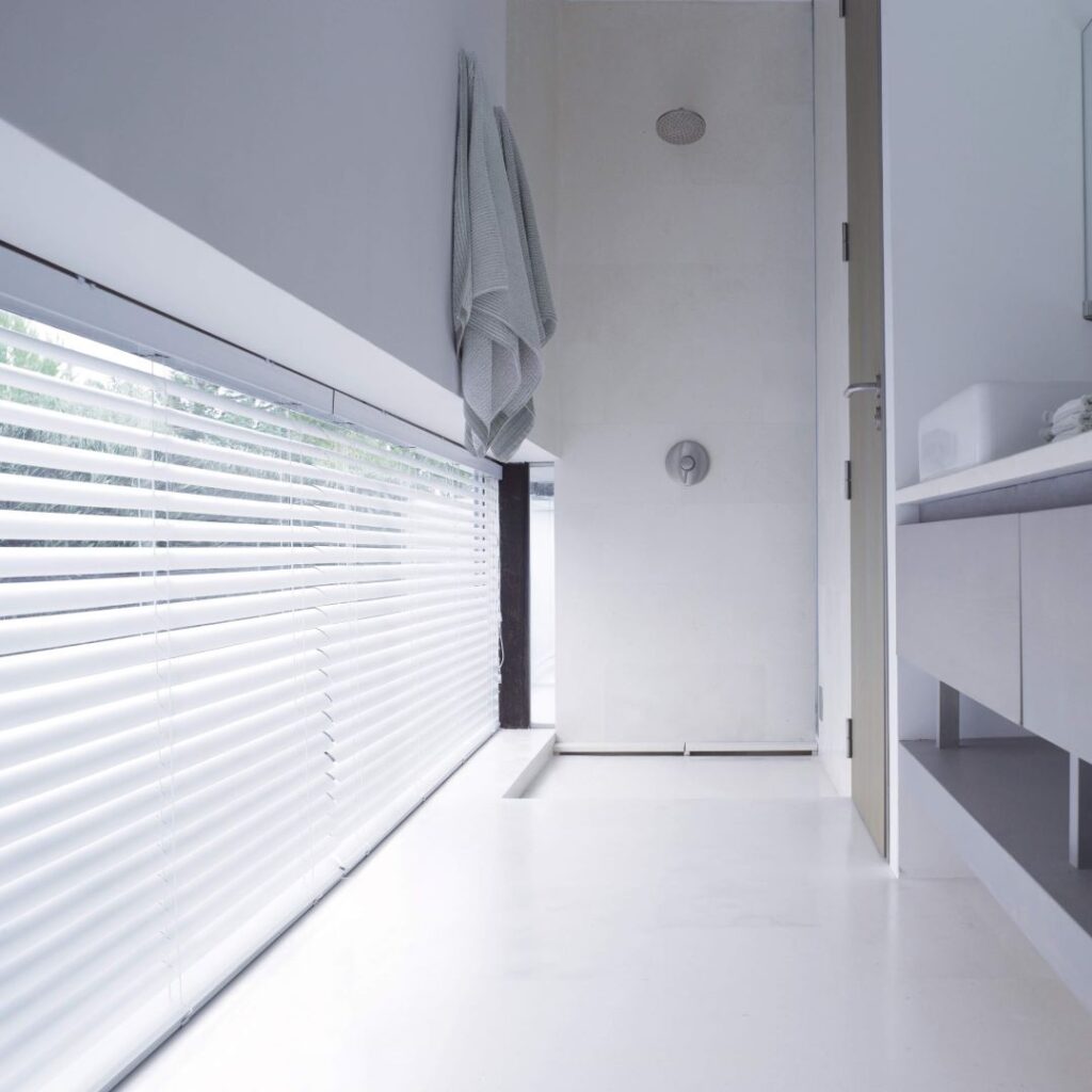 Aluminium jaloezie in de badkamer - Zonnelux
