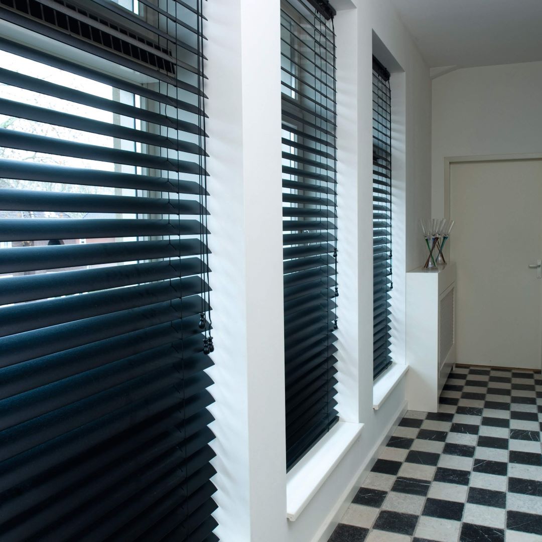 Aluminium jaloezie in klassiek interieur- Zonnelux