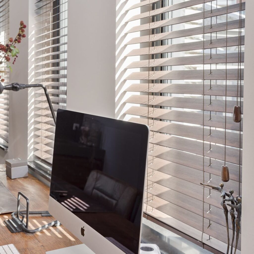 Houten Jaloezie op kantoor - Zonnelux