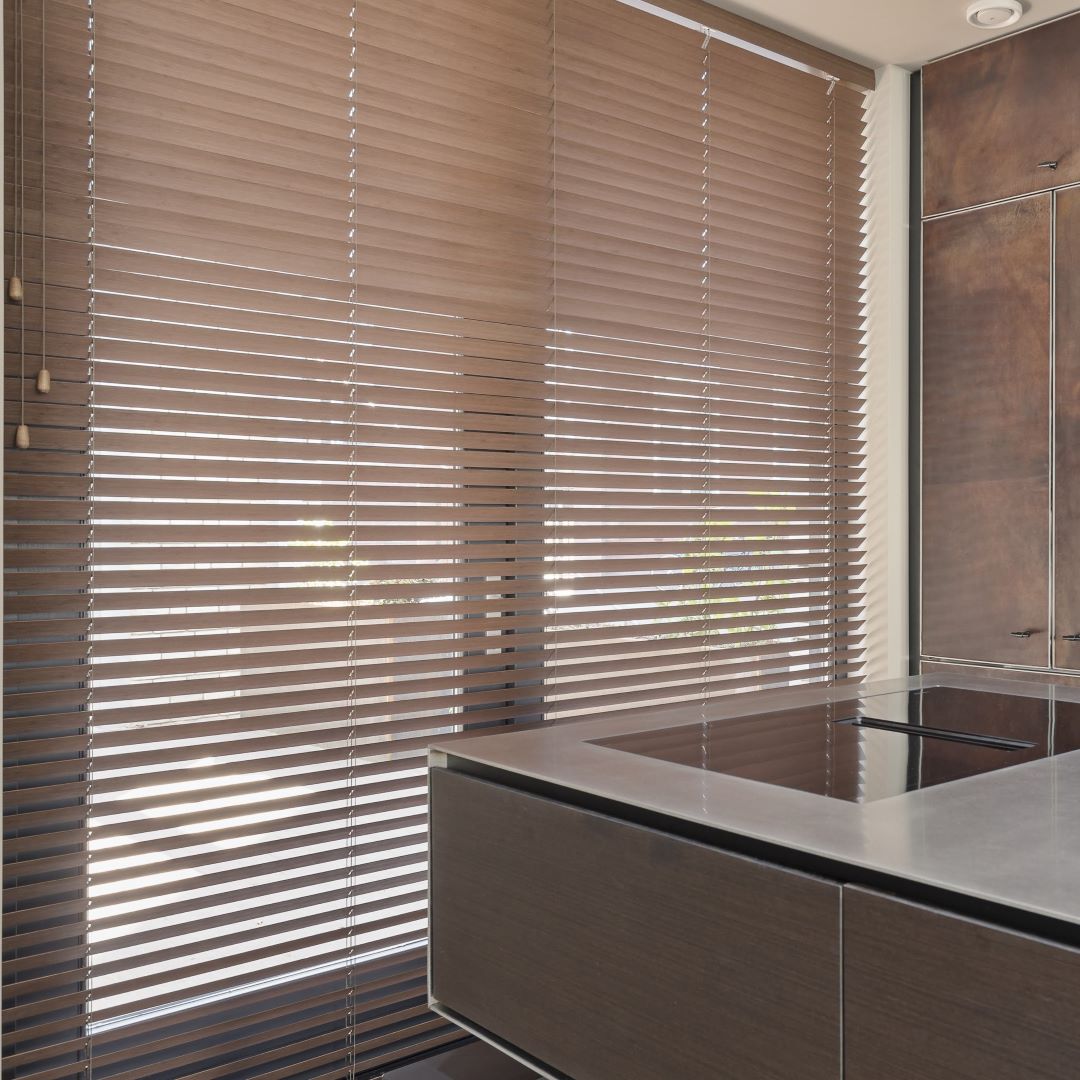 Houten jaloezie in de keuken - Zonnelux