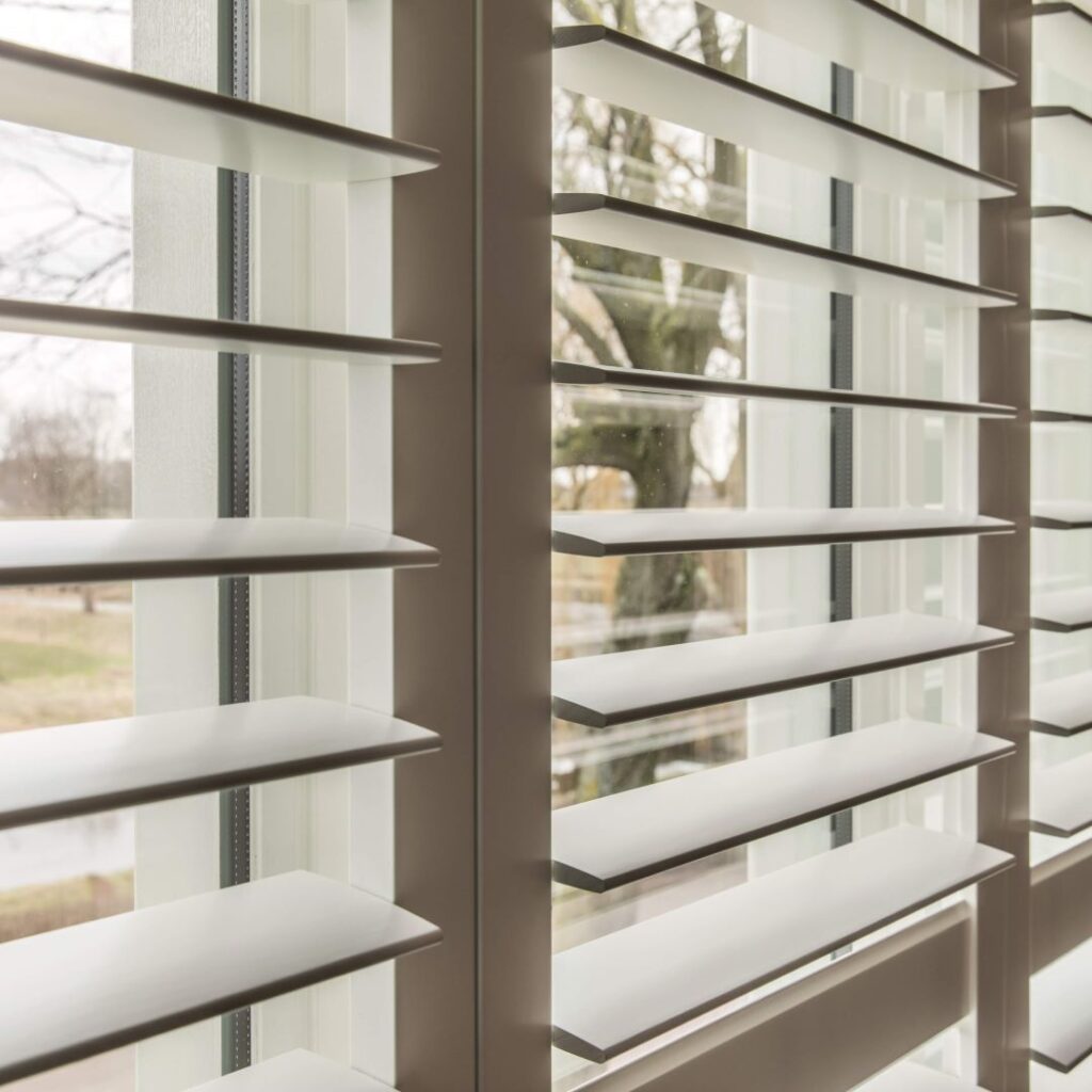 Shutters in het wit- Zonnelux