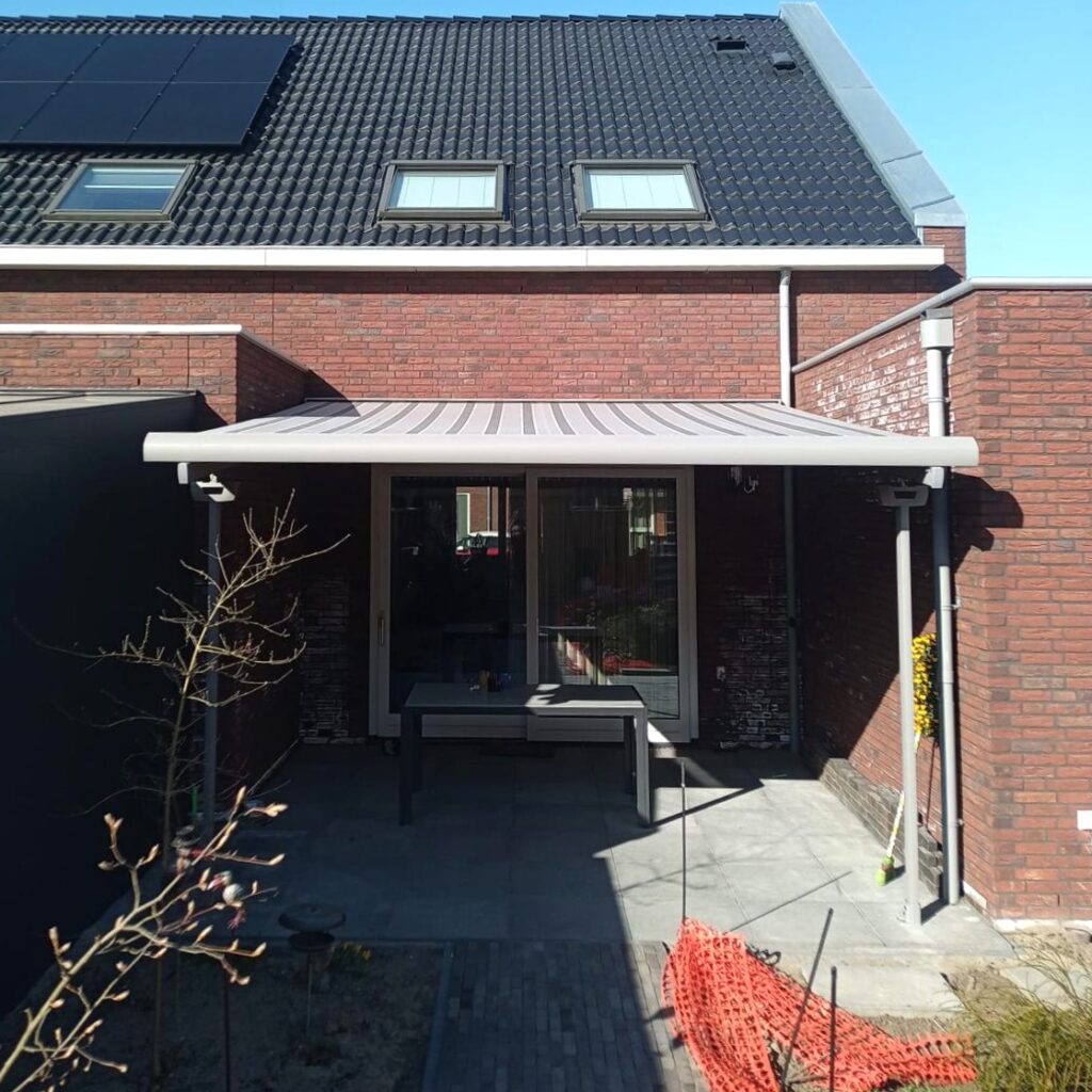 Rittscreen Smart op een bedrijfspand